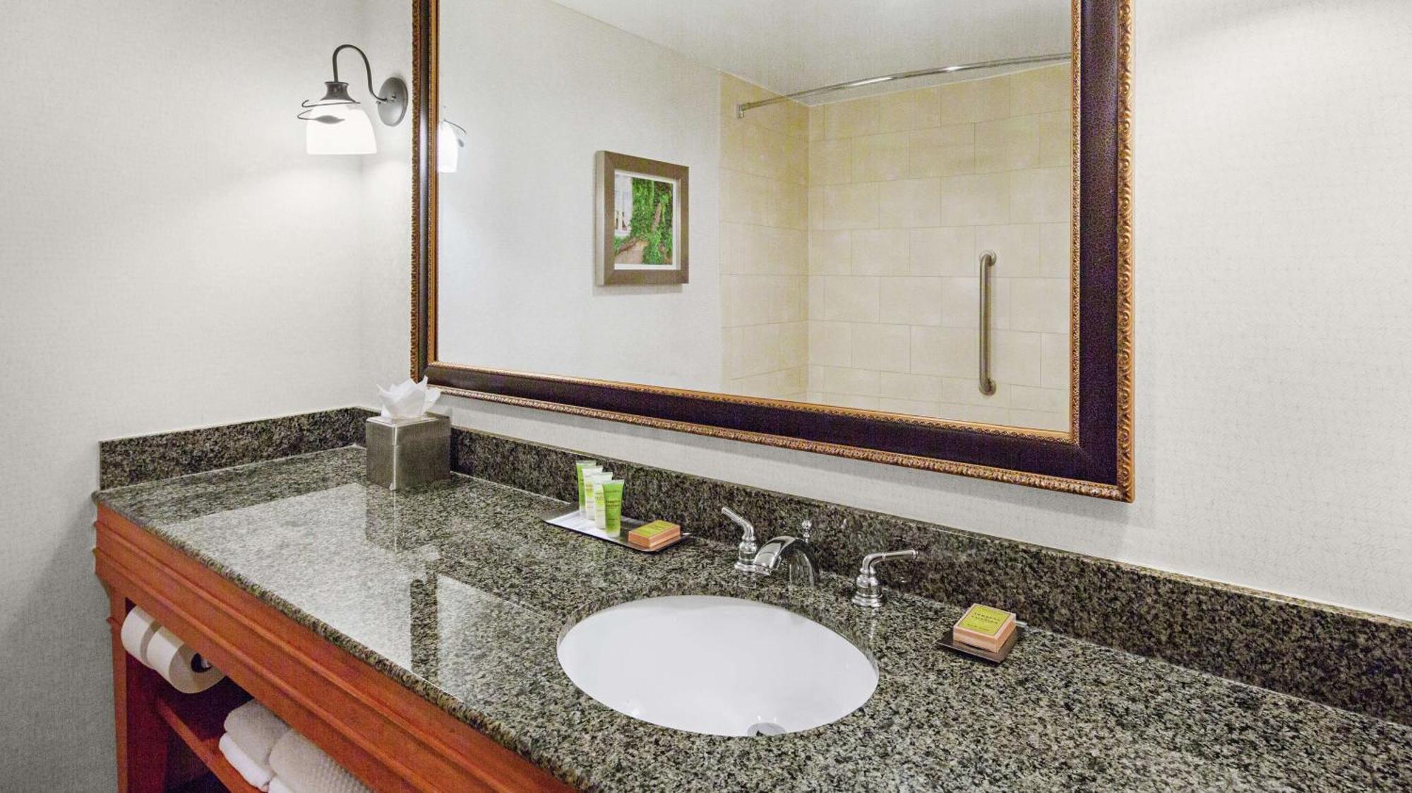 Doubletree By Hilton Raleigh Durham Airport At Research Triangle Park Hotell Eksteriør bilde